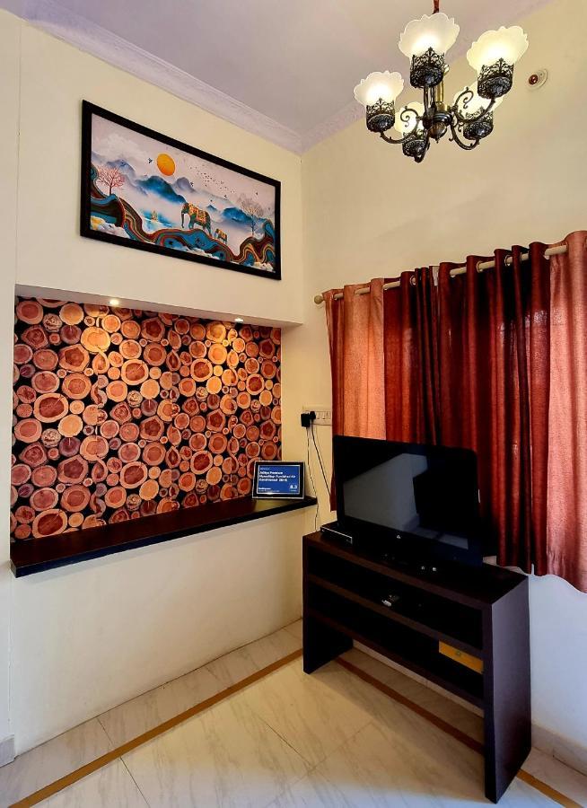 Aditya Premium Homestay- Furnished Air Conditioned- 2Bhk Jabalpur Buitenkant foto