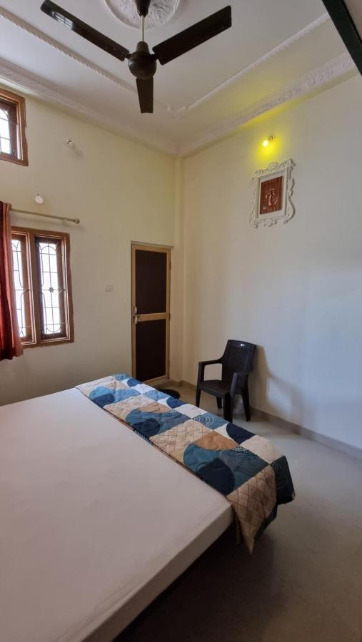 Aditya Premium Homestay- Furnished Air Conditioned- 2Bhk Jabalpur Buitenkant foto